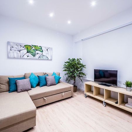 Malaga Urban Center Apartment Bagian luar foto