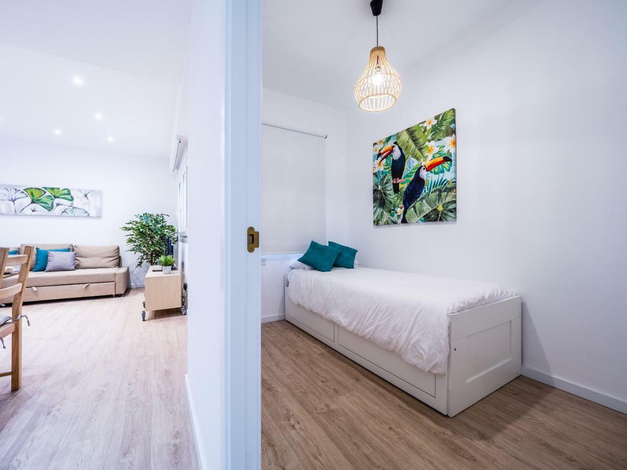 Malaga Urban Center Apartment Bagian luar foto
