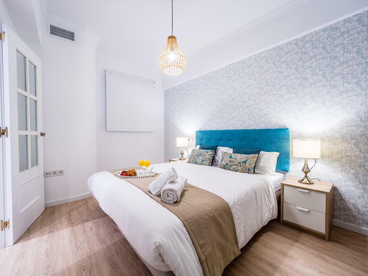 Malaga Urban Center Apartment Bagian luar foto